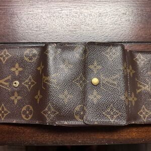 Authentic Men’s Trifold Wallet